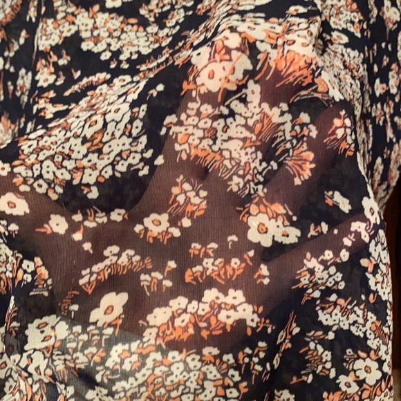 Cute light and flowy shirt size L - Picture 3 of 5